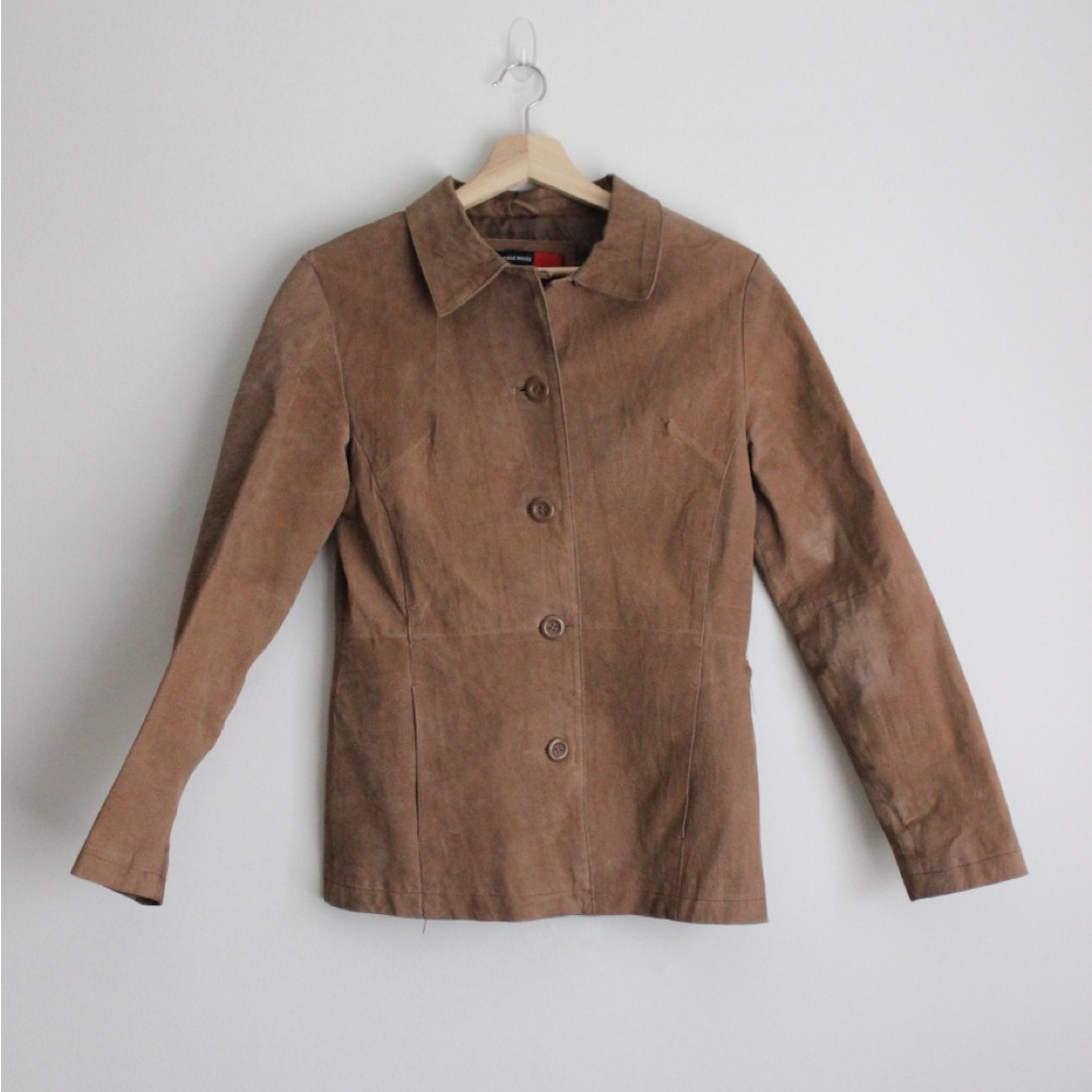 Brown Suede Blazer with Tailored Fit and Classic Design